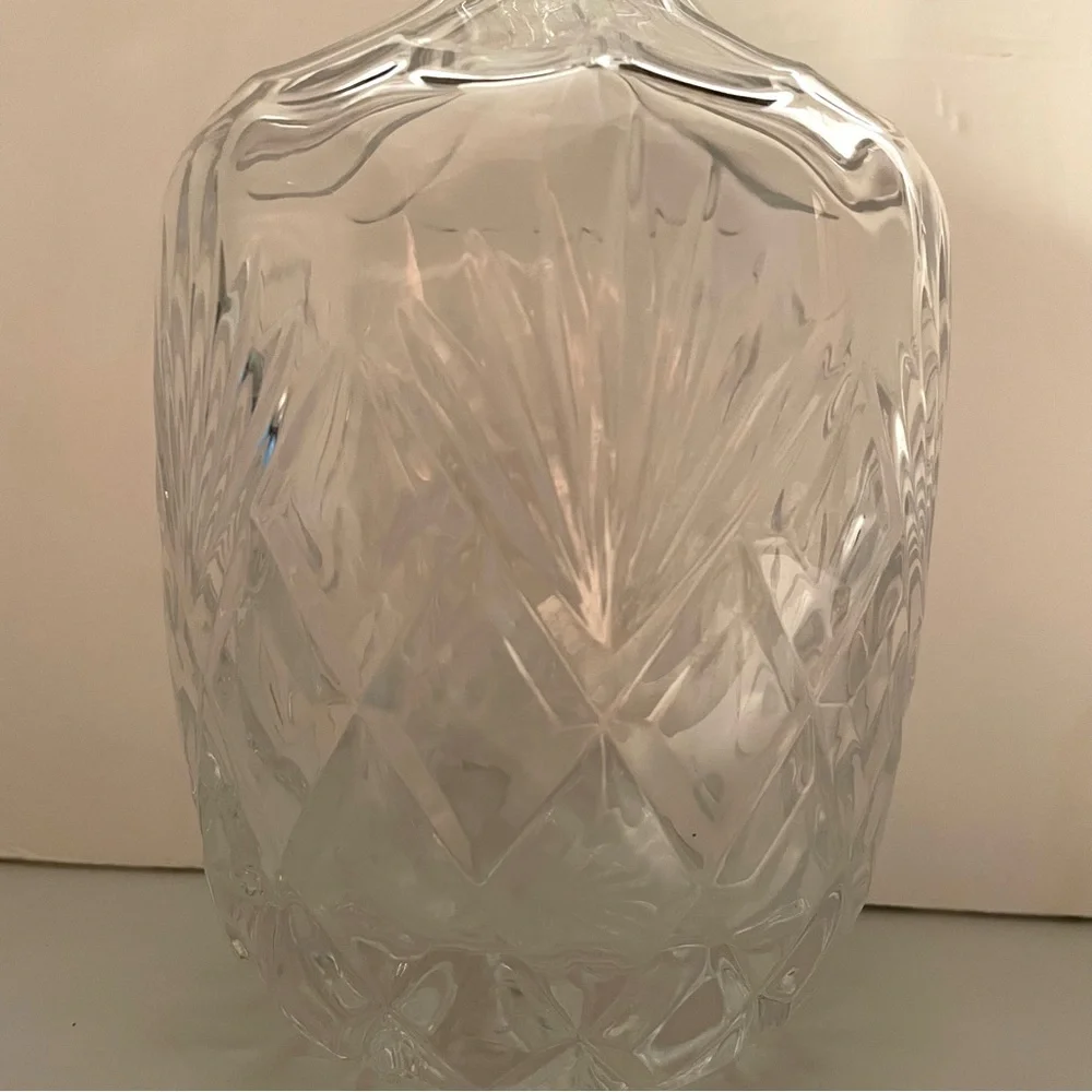 VTG Aberdeen Berkshire Crystal Decanter by Godinger, Cut Crystal (36 oz.) - Picture 2 of 9